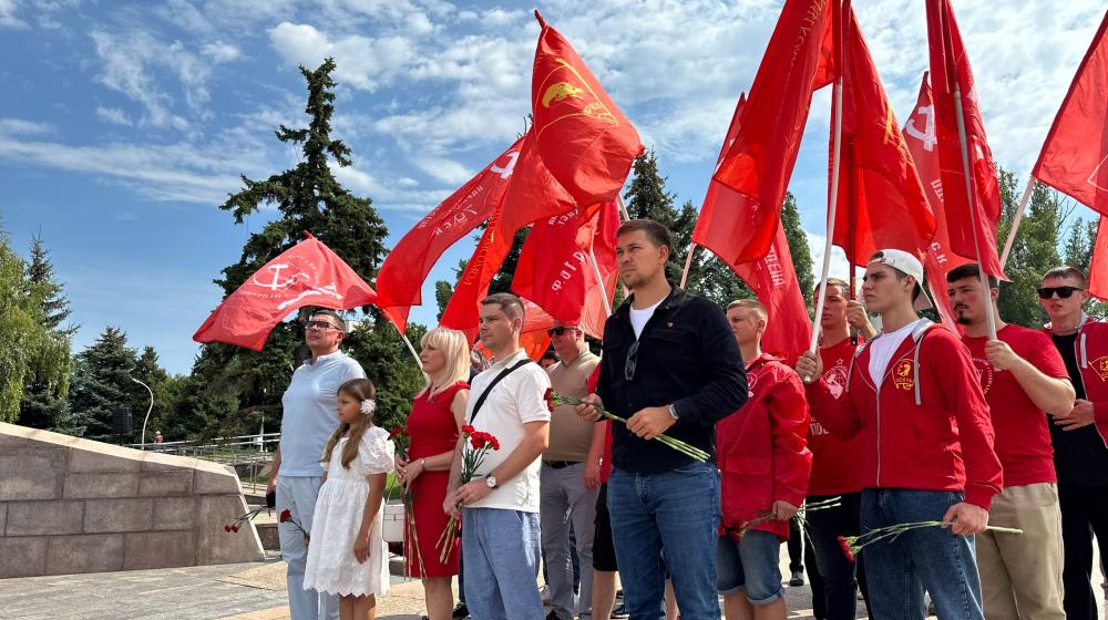 Самарские коммунисты и комсомольцы почтили память героев Курской битвы