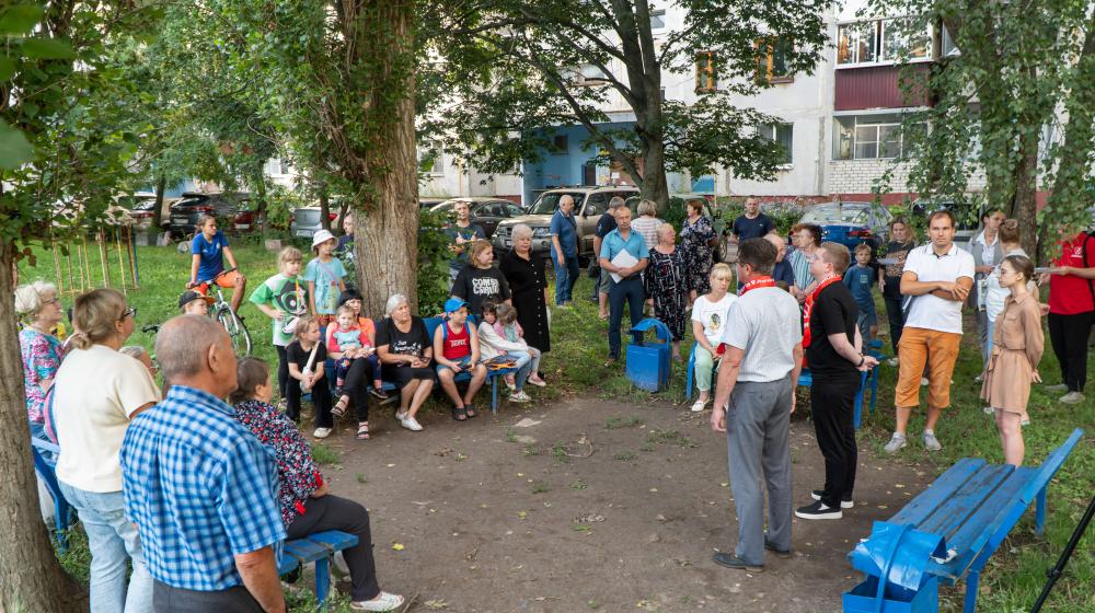 «Где детская площадка?». Вопросы ЖКХ обсудили с курскими депутатами КПРФ