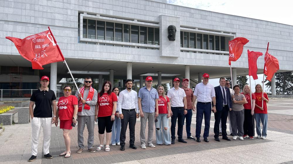 Акция "Красные крылья Победы" в Ульяновске