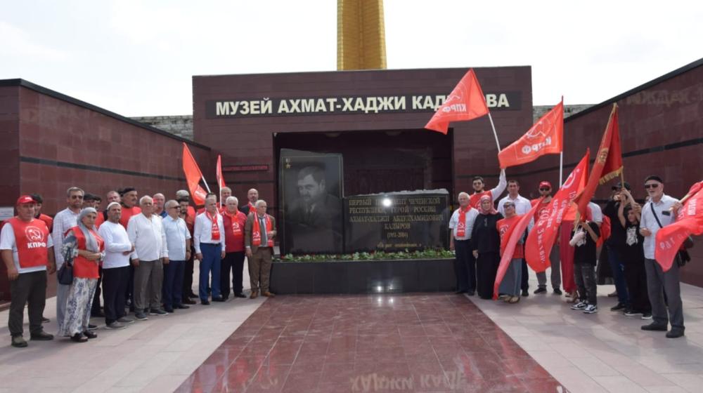 Коммунисты Чечни приняли участие во Всероссийском патриотическом автопробеге КПРФ «Красные крылья Победы»