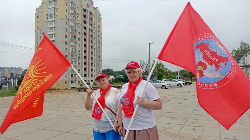 Во Владимире прошел автопробег «Красные крылья Победы»