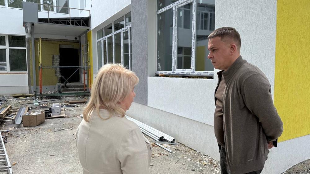 Сенатор Айрат Гибатдинов продолжает контроль за ремонтом школ в Ульяновской области