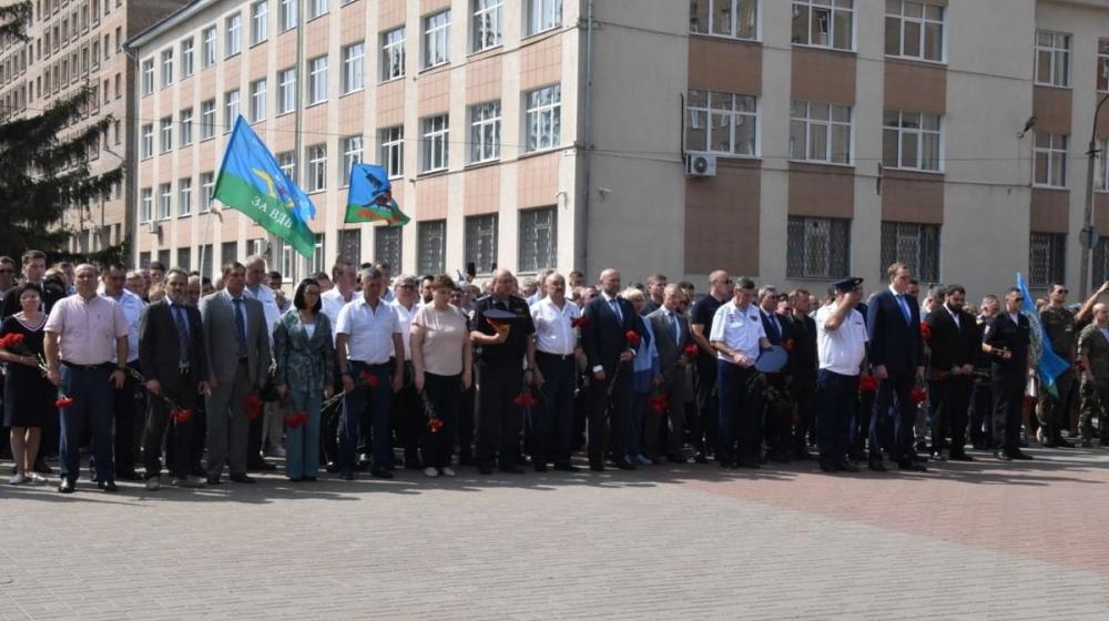 Первый секретарь Рязанского обкома КПРФ Денис Сидоров принял участие в праздновании дня ВДВ