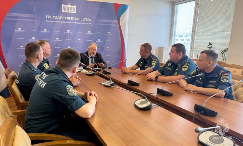За профессионализм и верность долгу: Сергей Обухов отметил заслуги сотрудников службы пожаротушения Москвы