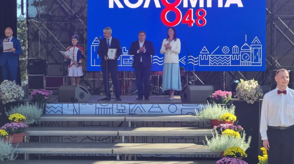 По поручению руководителя фракции в Мособлдуме КПРФ Александра Наумова делегация подмосковных коммунистов поздравила жителей Коломны с Днем города