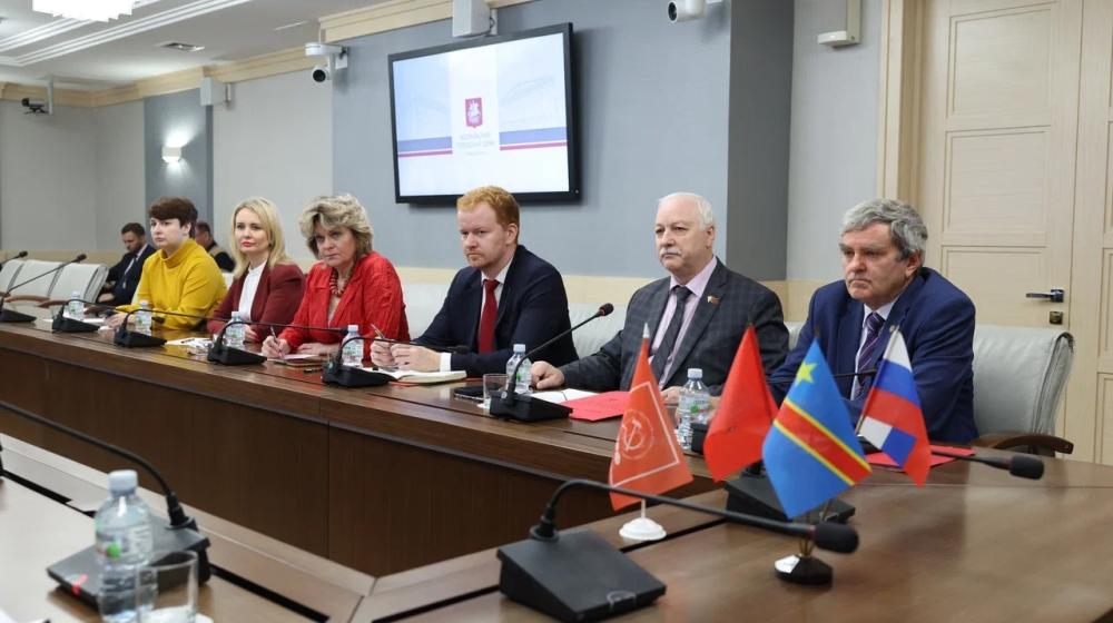 Делегация ДР Конго в Мосгордуме и МГК КПРФ: образование, индустриализация и союз суверенных народов