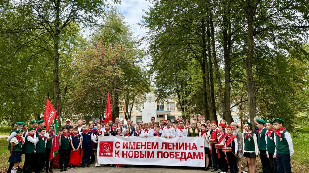 В Серковской школе Нижегородской области состоялось открытие отреставрированного памятника Владимиру Ильичу Ленину