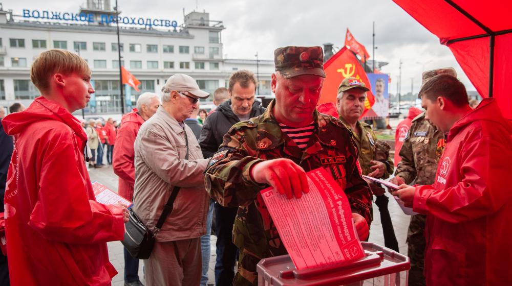 Нижегородское региональное отделение продолжает сбор подписей по инициативам Народного Референдума КПРФ