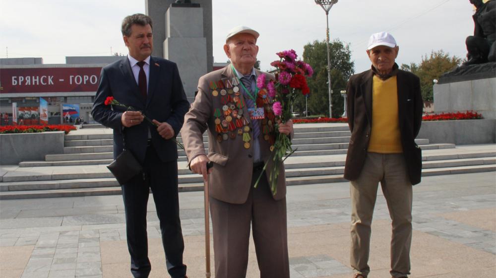 Коммунисты отметили 82-ю годовщину освобождения Брянска от немецко-фашистских захватчиков