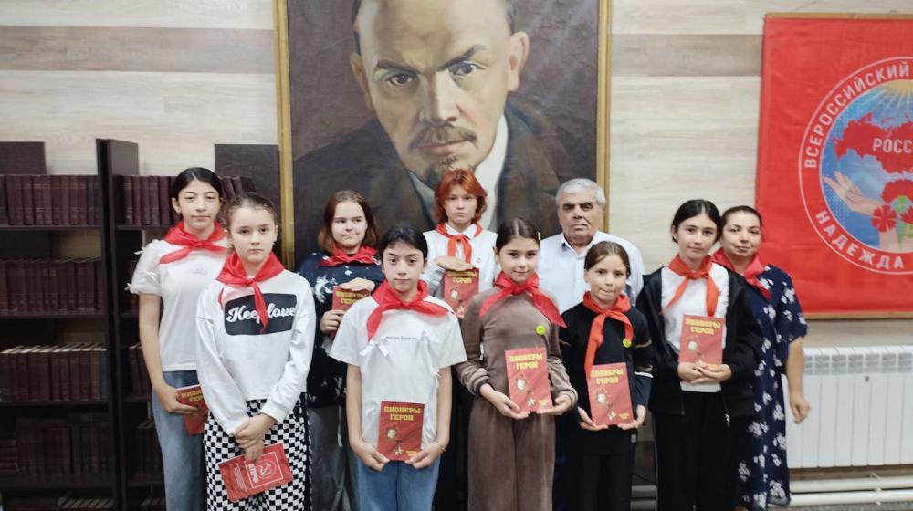 Карачаево-Черкесская Республика. В городе Черкесск состоялась встреча нескольких поколений пионеров