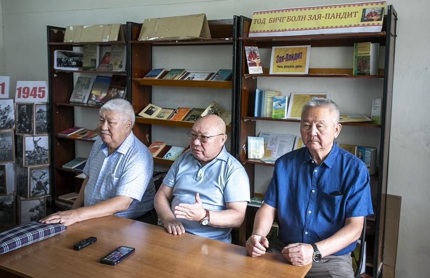 Депутаты фракции КПРФ в Народном Хурале Калмыкии провели встречу с избирателями в поселке Яшкуль