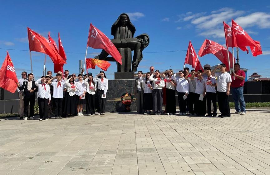 Коммунисты Калмыкии провели автопробег, посвященный Победе во Второй Мировой войне