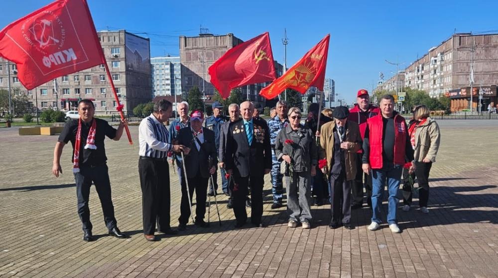 Ямало-Ненецкий автономный округ. Новоуренгойские коммунисты отметили 80-летие окончания Второй Мировой войны