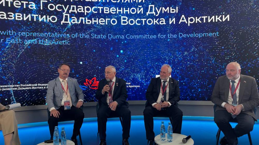 Н.М. Харитонов продолжил работу на Восточном экономическом форуме – 2025