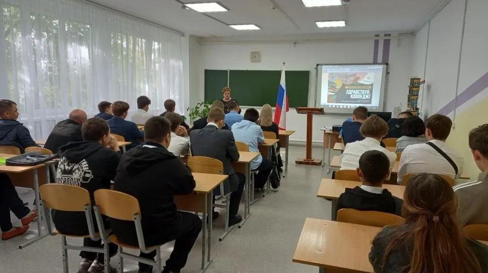 Коммунисты поздравили учащихся Забайкалья с Днём знаний