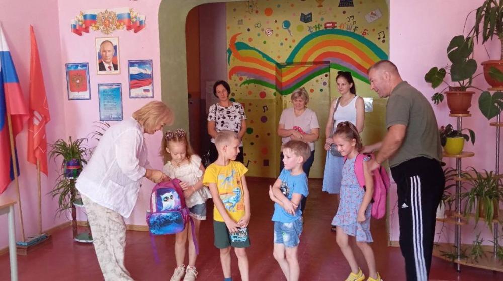 Коммунисты Херсонской области поздравили детей с Днём знаний