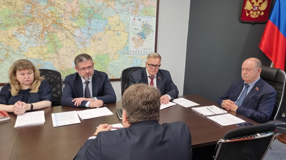 Депутат КПРФ Александр Наумов принял участие в заседании Комитета регионального парламента