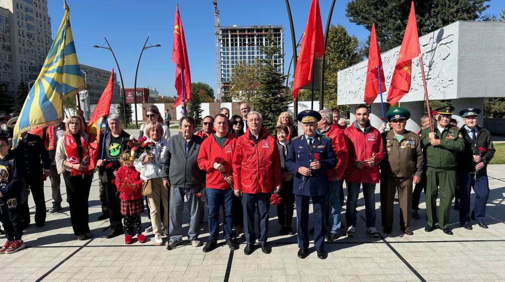 В Краснодаре активисты КПРФ и беспартийные патриоты почтили память павших защитников Советской власти в октябре 93-го