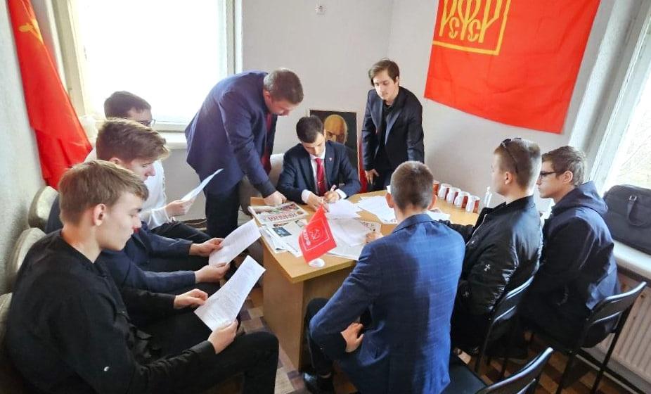 Газета «Правда» о комсомольцах новых регионов России: земляки и наследники Молодой гвардии