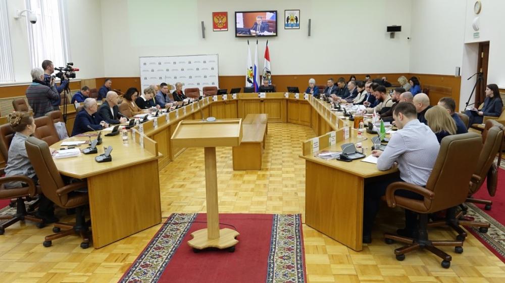 Фракция КПРФ отказалась повышать зарплаты руководству Великого Новгорода