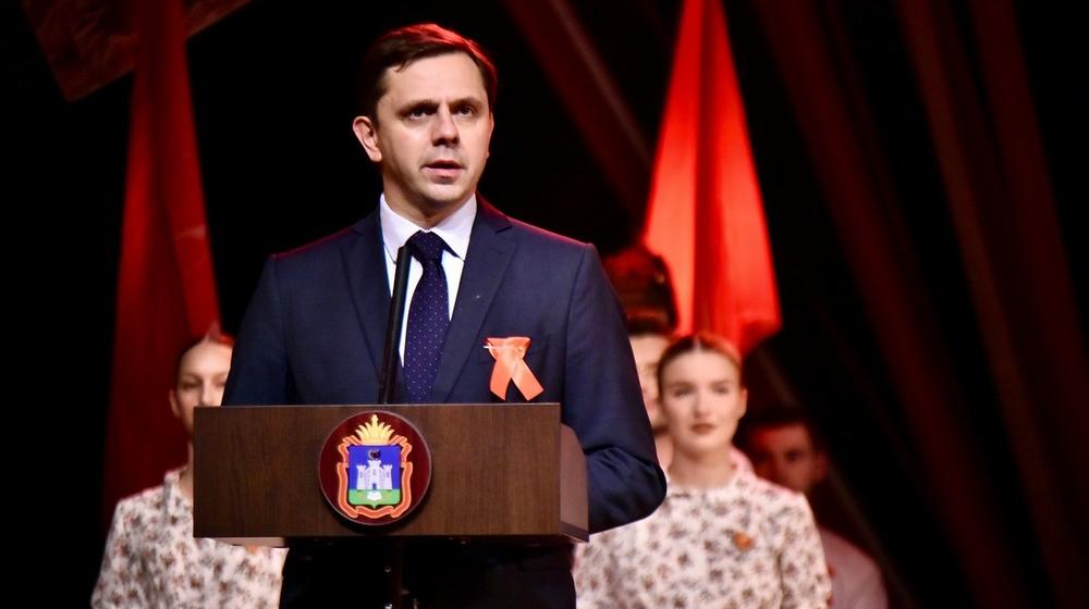 В Орле торжественно отметили 107-ю годовщину ВЛКСМ
