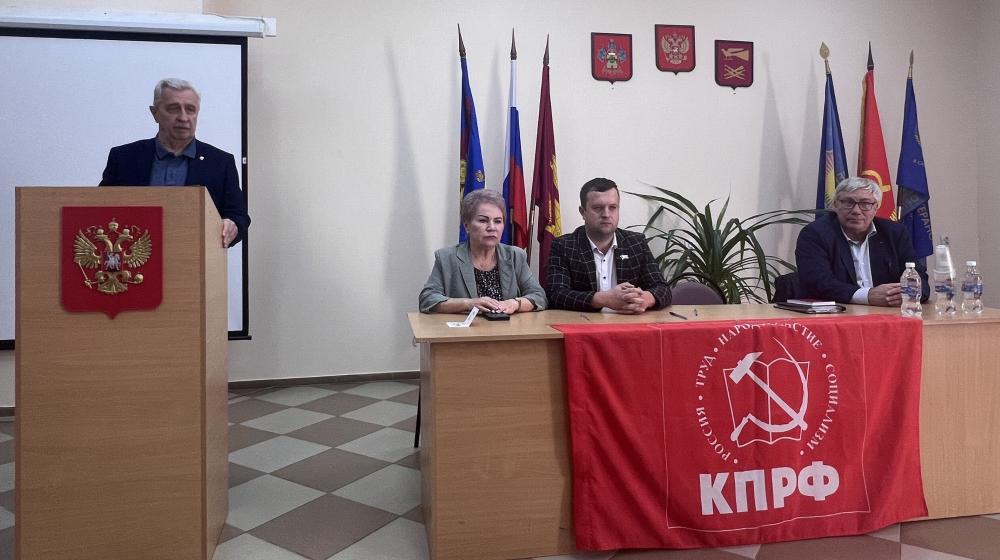 Краснодарский край. Коммунист-депутат Госдумы Н.И. Осадчий провел в Кореновском и Выселковском районах встречи с избирателями КПРФ