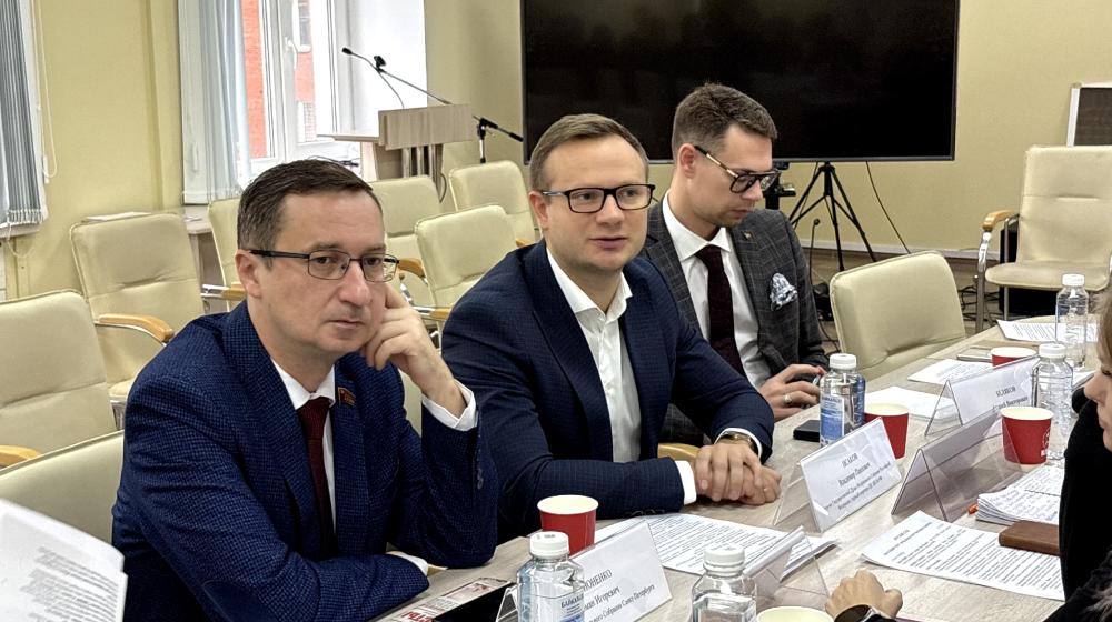 В Санкт-Петербургском горкоме КПРФ депутаты и эксперты обсудили проблемы массового спорта