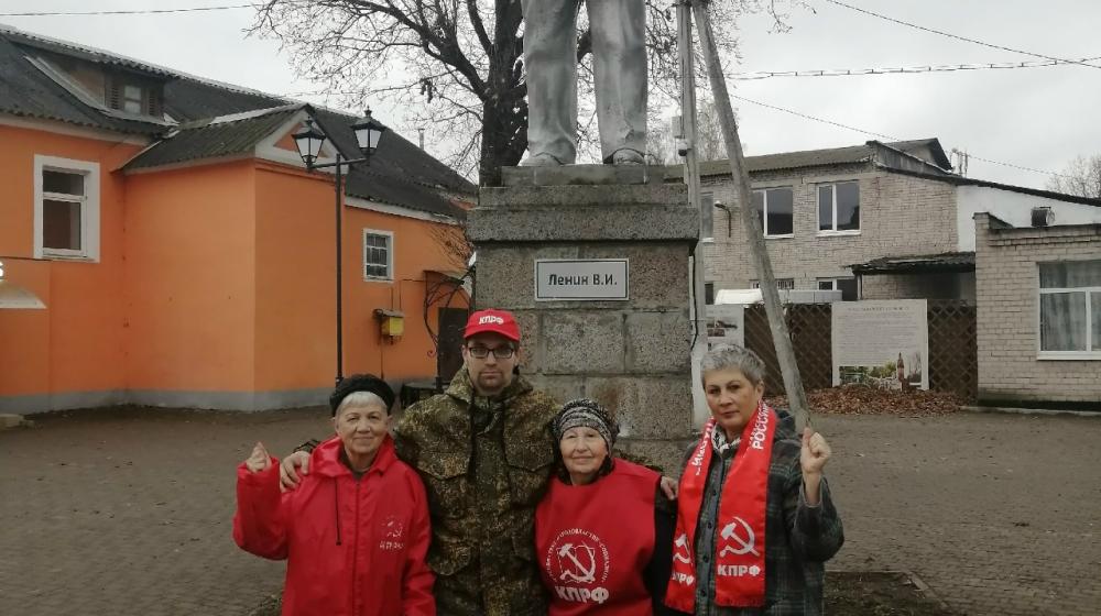 День комсомола в Новгородской области встретили субботником