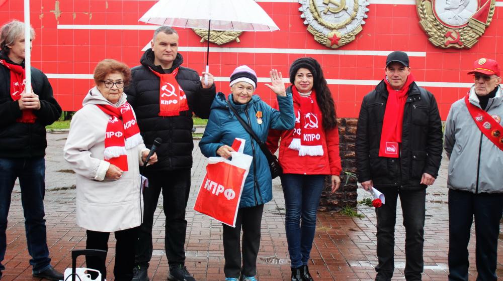 Калужские коммунисты провели митинг и автопробег в честь Дня рождения Ленинского Комсомола