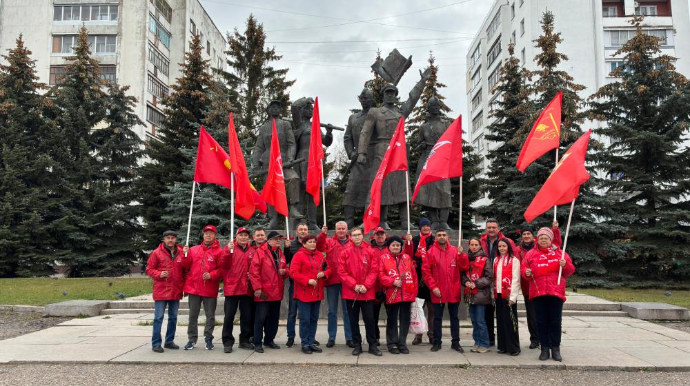 Коммунисты и комсомольцы Марий Эл поздравили жителей республики с Днем Комсомола