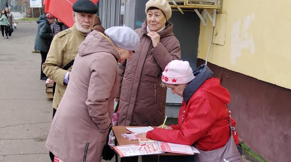В Иванове коммунисты агитировали за Программу Победы КПРФ в преддверии Дня Великой Октябрьской социалистической революции