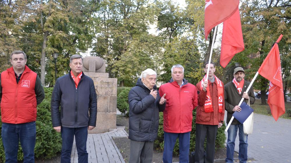 Сражение за Советскую Родину продолжается! В Воронеже почтили память защитников Дома Советов в октябре 1993 года