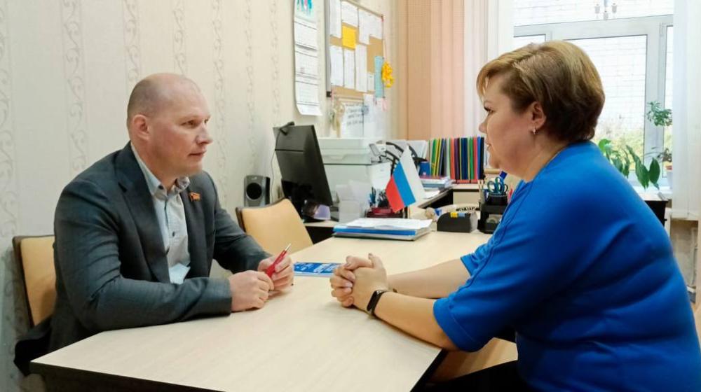 В Карелии коммунисты работают с образовательными учреждениями