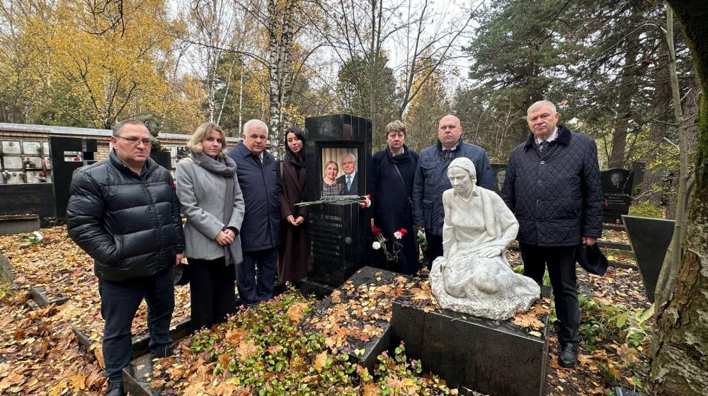 Делегация ЦК КПРФ почтила память выдающихся лидеров  Ленинского комсомола