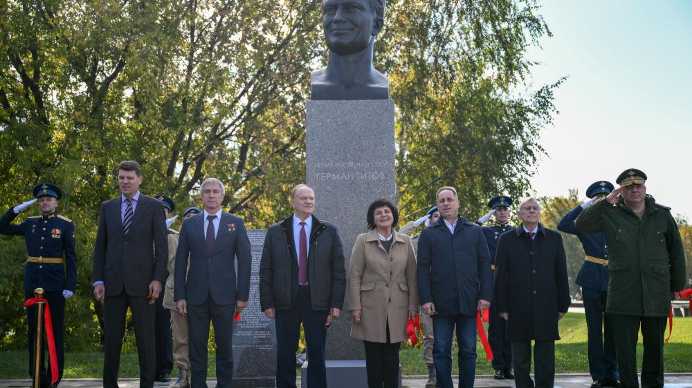 Г.А. Зюганов принял участие в открытии памятника космонавту Герману Титову