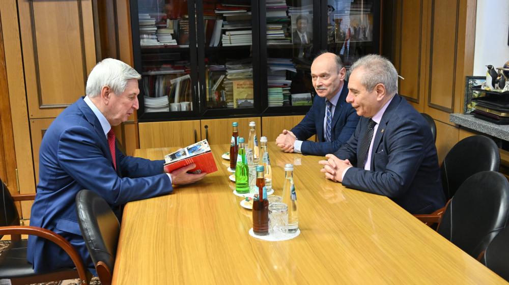 Иван Мельников принял Посла России в Колумбии