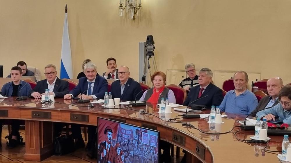 Руководитель фракции КПРФ в Мособлдуме Александр Наумов принял участие в мероприятиях, посвященных 108-й годовщине Великого Октября