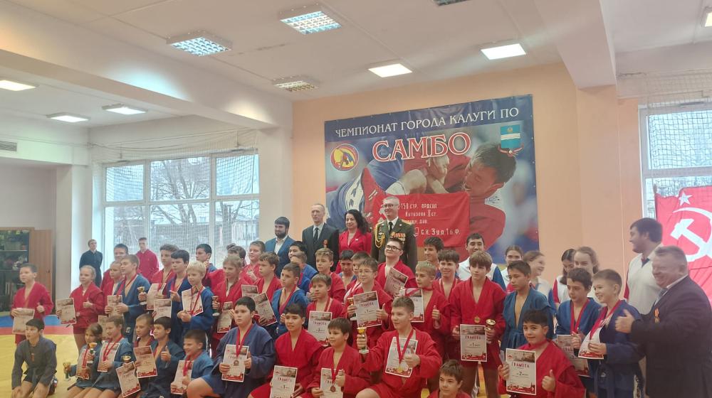 В Калуге состоялся спортивный турнир по самбо, посвящённый Дню воинской славы России — военному параду на Красной площади 7 ноября 1941 года