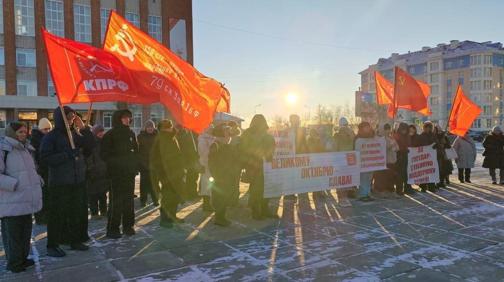 Заполярье. Митинг в Нарьян-Маре в честь Великой Октябрьской социалистической революции