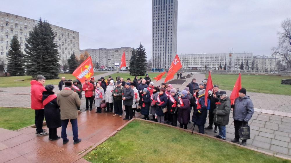 Коммунисты Архангельской области: «7 ноября – красный день календаря!»