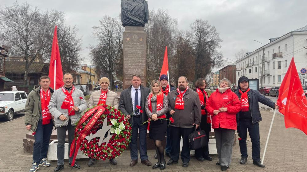 В Костроме почтили память Главного маршала авиации СССР Александра Новикова