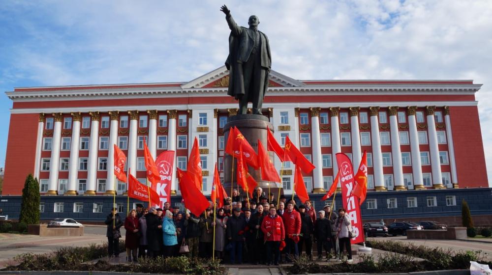Курские коммунисты в День Великого Октября: «И вновь продолжается бой за социальную справедливость!»