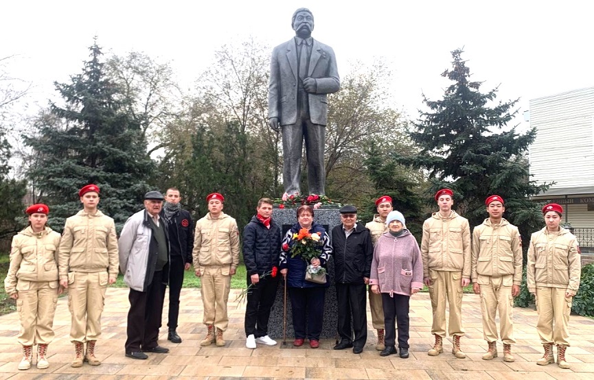 В Калмыкии коммунисты провели  памятные мероприятия в день 115-летия Басана Городовикова