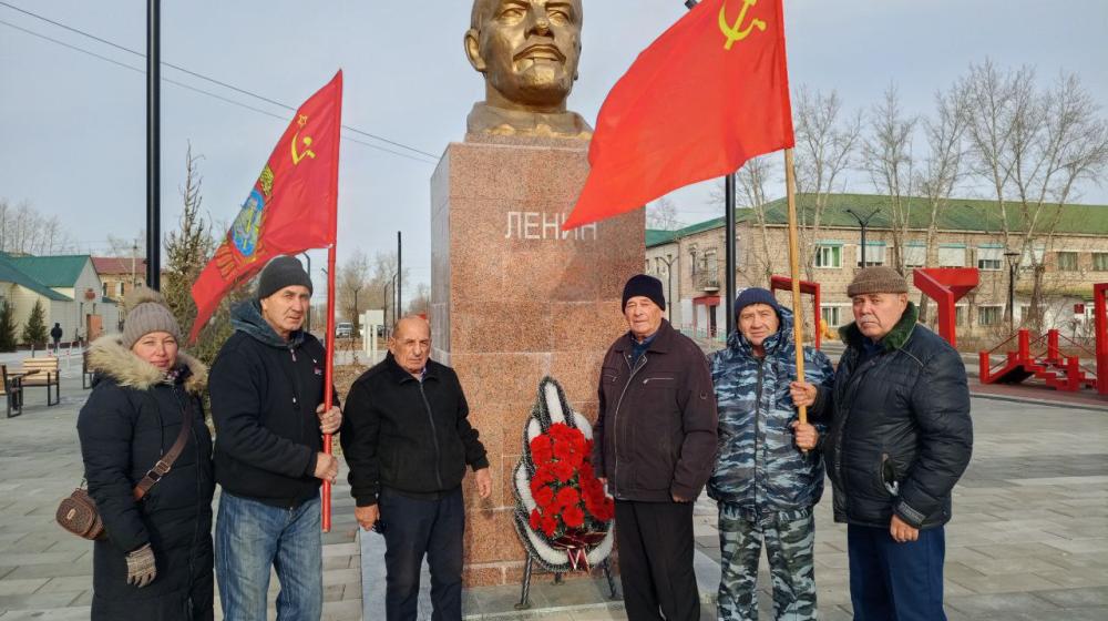 Коммунисты Забайкалья: «Слава Великому Октябрю!»