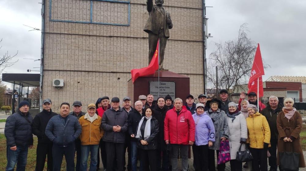 В Оренбуржье коммунисты отметили 108-ю годовщину Великого Октября