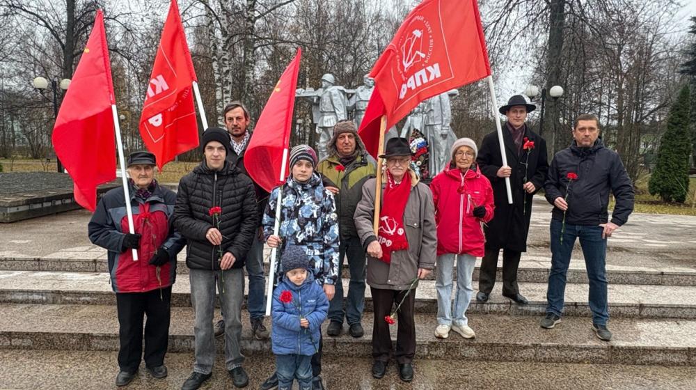 Подмосковные коммунисты: Великий Октябрь и его идеи - в нашем труде!
