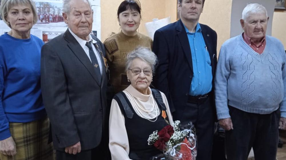 Рязанские депутаты-коммунисты поздравили общественных активисток с Днем Матери