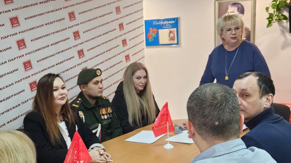 Ямало-Ненецкий автономный округ. Салехардские коммунисты приняли в свои ряды участника СВО