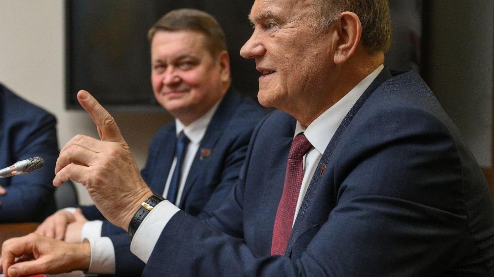 В Государственной Думе Владислав Егоров и Юрий Круглик подписали соглашение о взаимном сотрудничестве между коммунистами Минска и Нижегородского отделения КПРФ