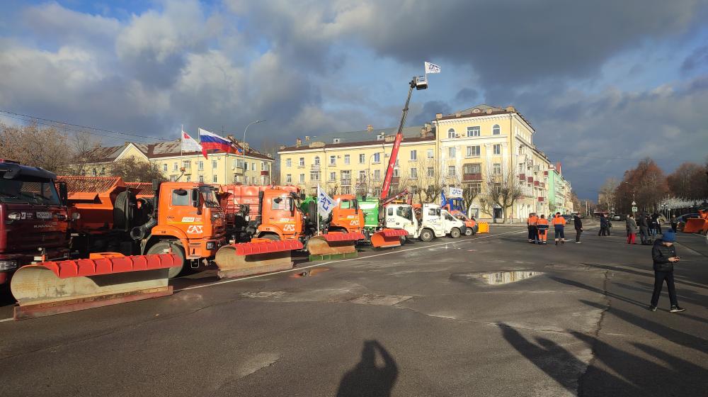 Вологодская область. В Череповце власти устроили демонстрацию уборочной техники, чтобы не допустить митинга КПРФ